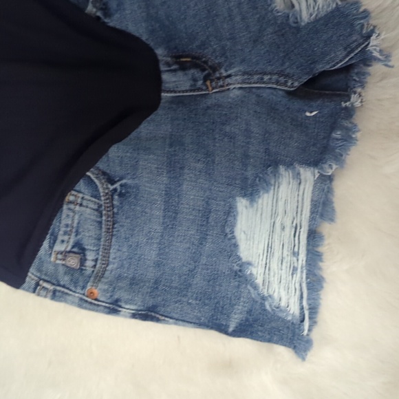 PINKBLUSH Distressed Maternity Denim Shorts ~ NWOT - Picture 8 of 13